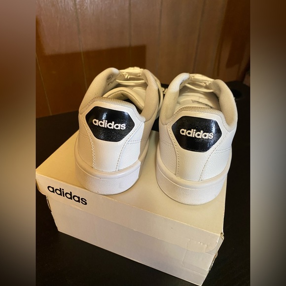 ADIDAS WHITE TENNIS SHOES. Size 5B - Picture 3 of 7
